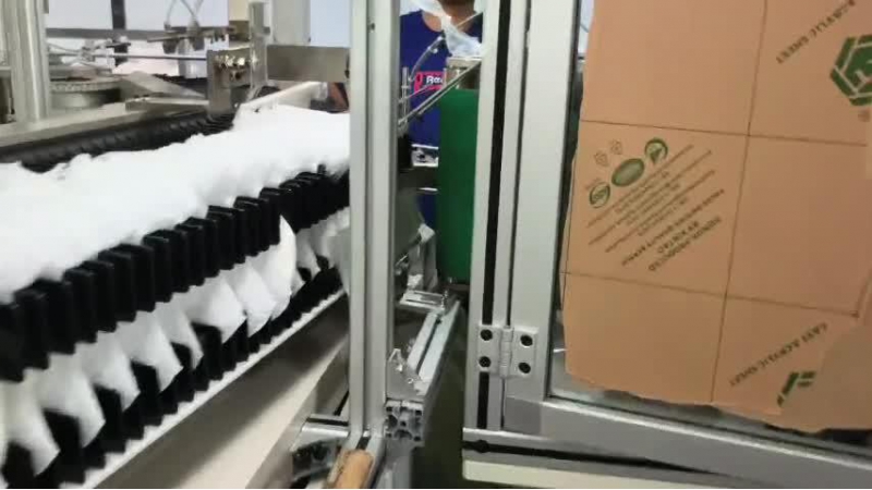 Prueba de aceptación en fábrica de nuestra máquina de embalaje de pantalones para bebés