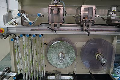 Máquina envasadora - para toallas sanitarias y protegeslip