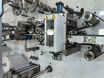 Línea de producción de toallas sanitarias con servoaccionamiento