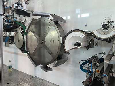 Línea de producción de toallas sanitarias con servoaccionamiento