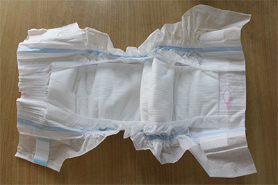 Línea de producción de pañales para bebés con servoaccionamiento