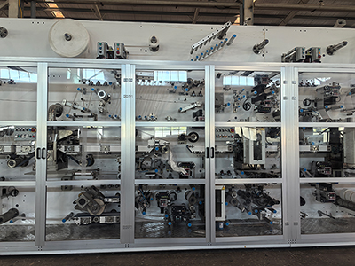 Línea de producción de pañales para bebés con servoaccionamiento