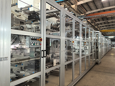 Línea de producción de pañales para bebés con servoaccionamiento